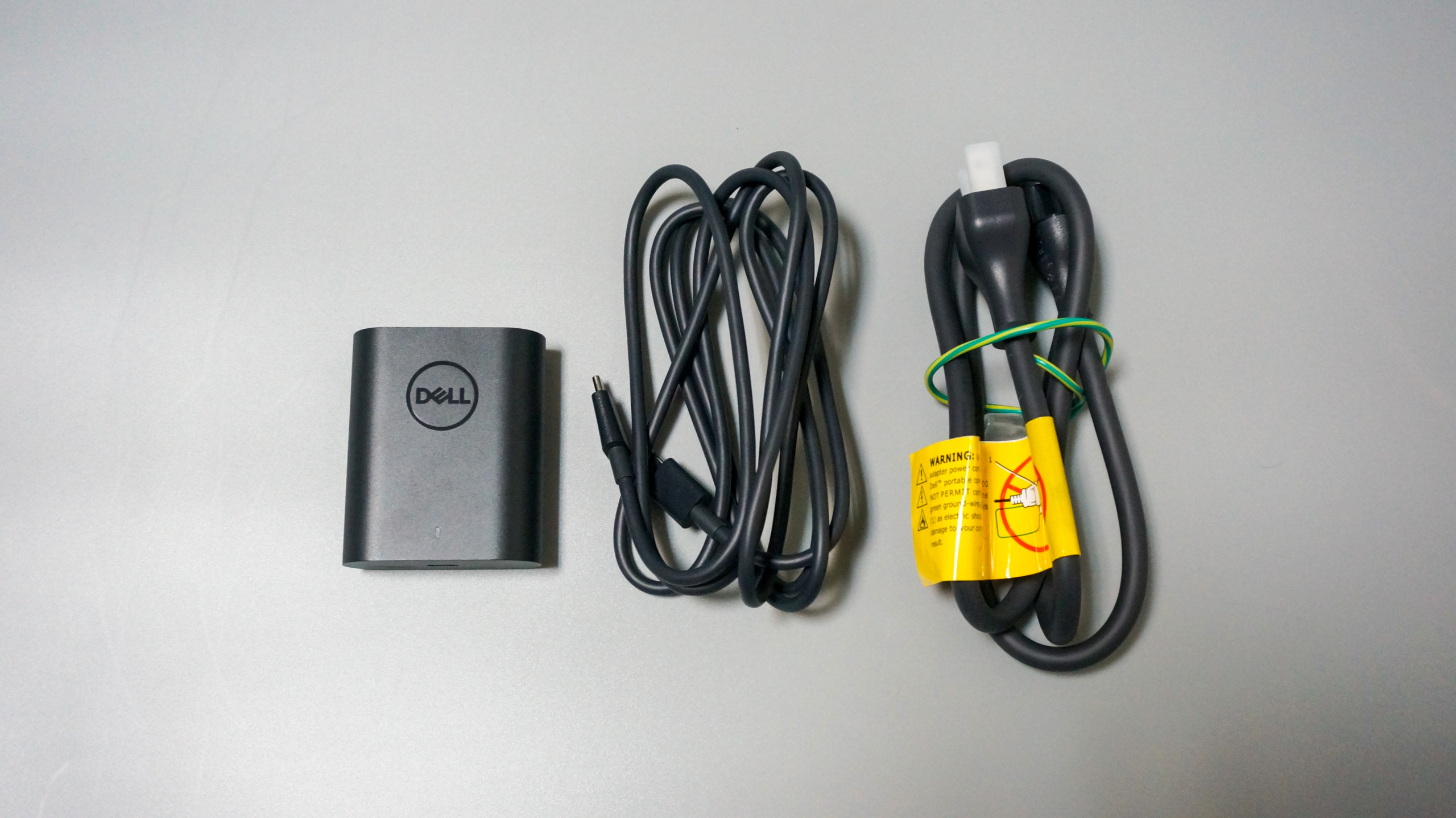 Dell XPS 13Plusに付属する充電器